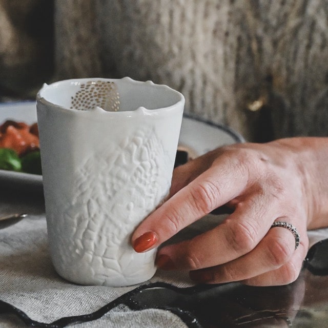 Gobelet en porcelaine - Myriam Ait Amar