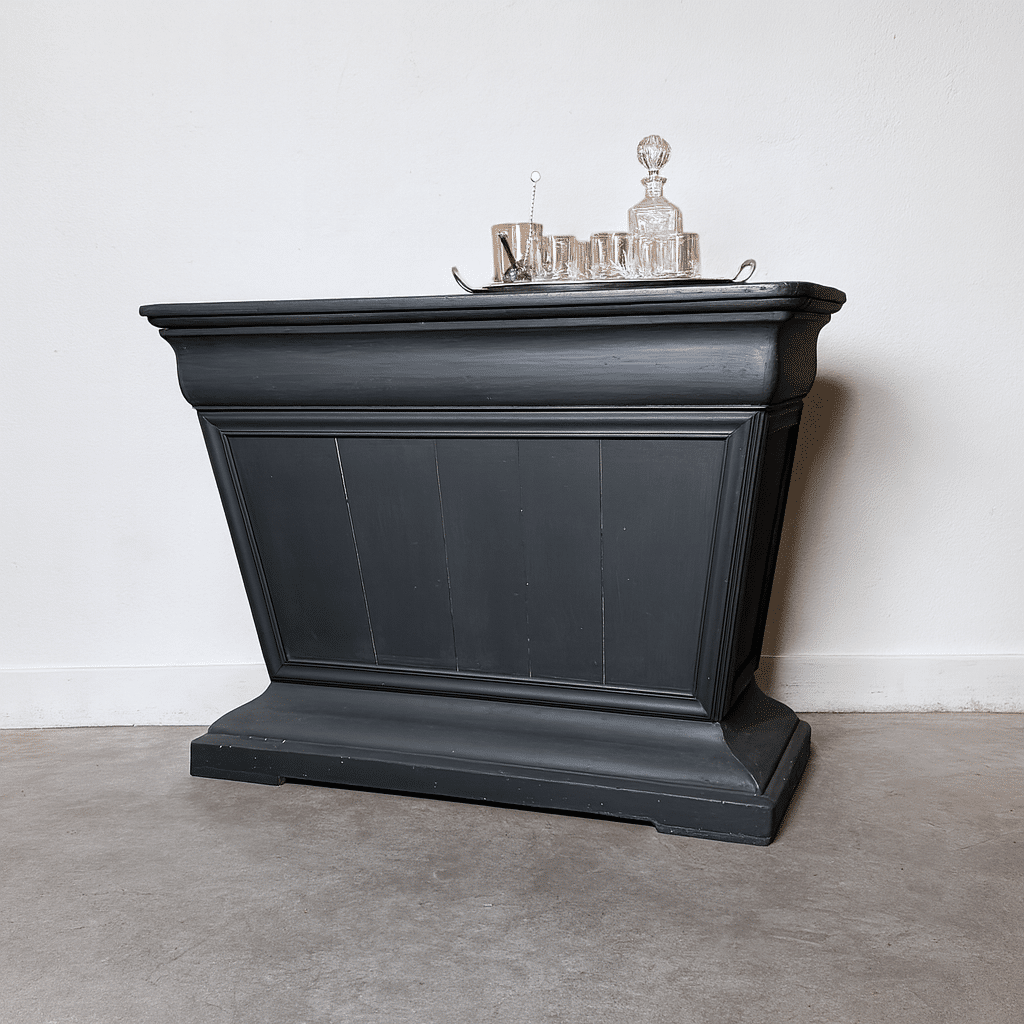 Comptoir ancien en bois, patine noire