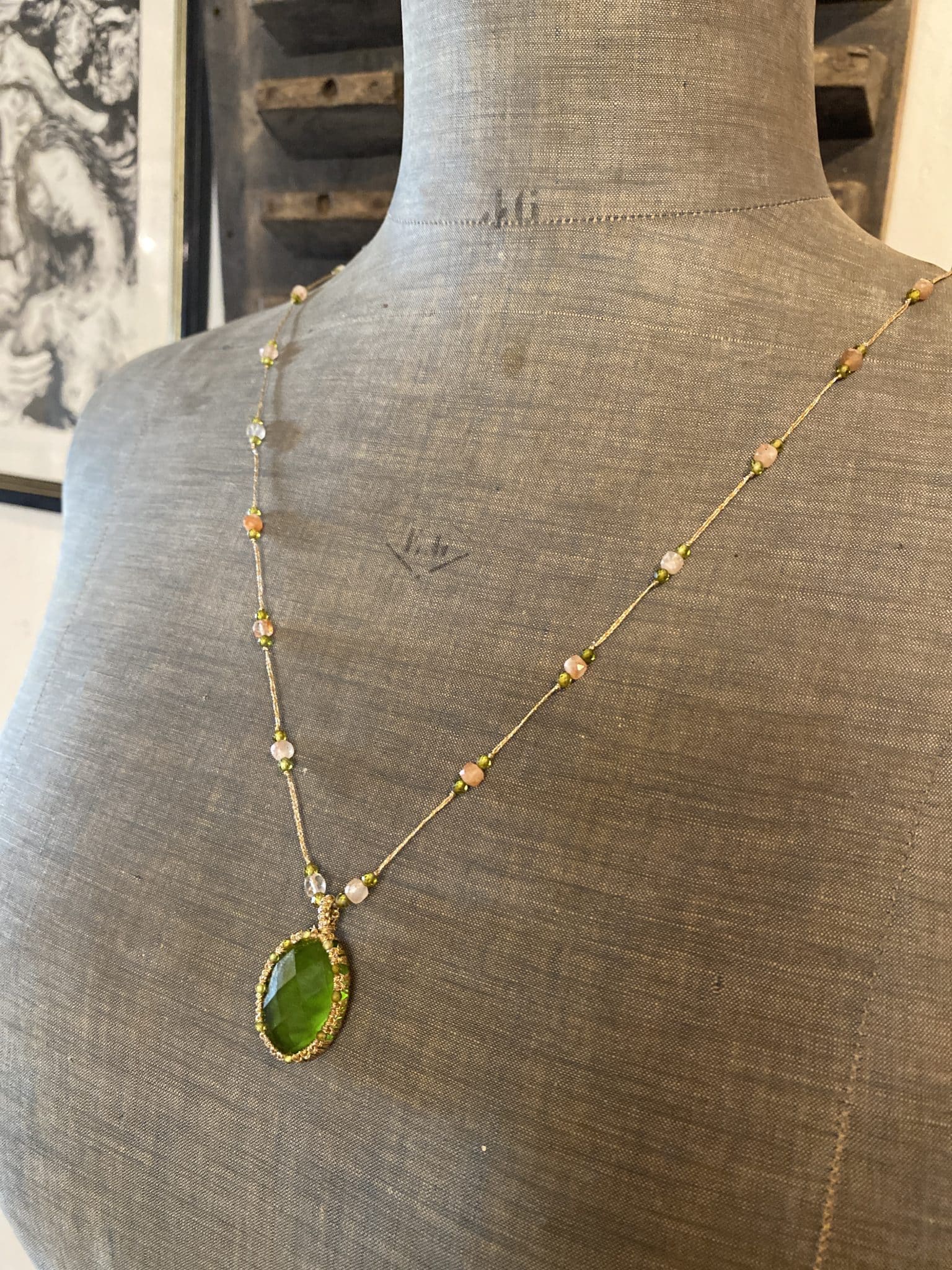Sautoir bohème avec cabochon Oeil de Chat (vert) – Image 2