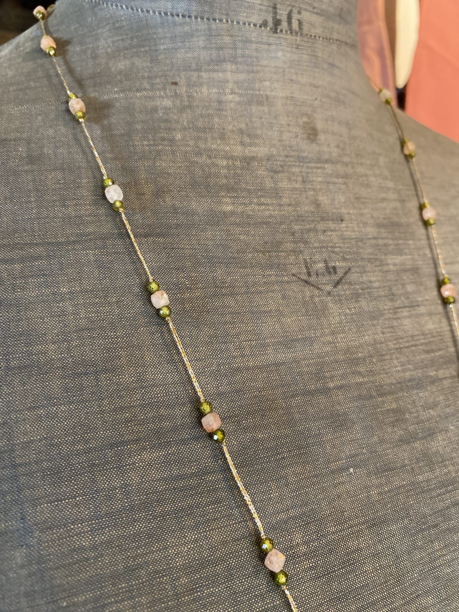 Sautoir bohème avec cabochon Oeil de Chat (vert) – Image 4