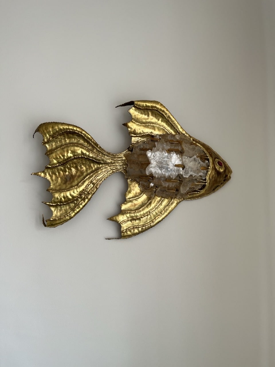 Applique murale vintage en laiton et pierres en forme de poisson, style Duval Brasseur, 1970 – Image 4