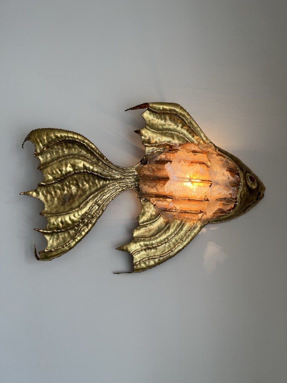 Applique murale vintage en laiton et pierres en forme de poisson, style Duval Brasseur, 1970 – Image 5