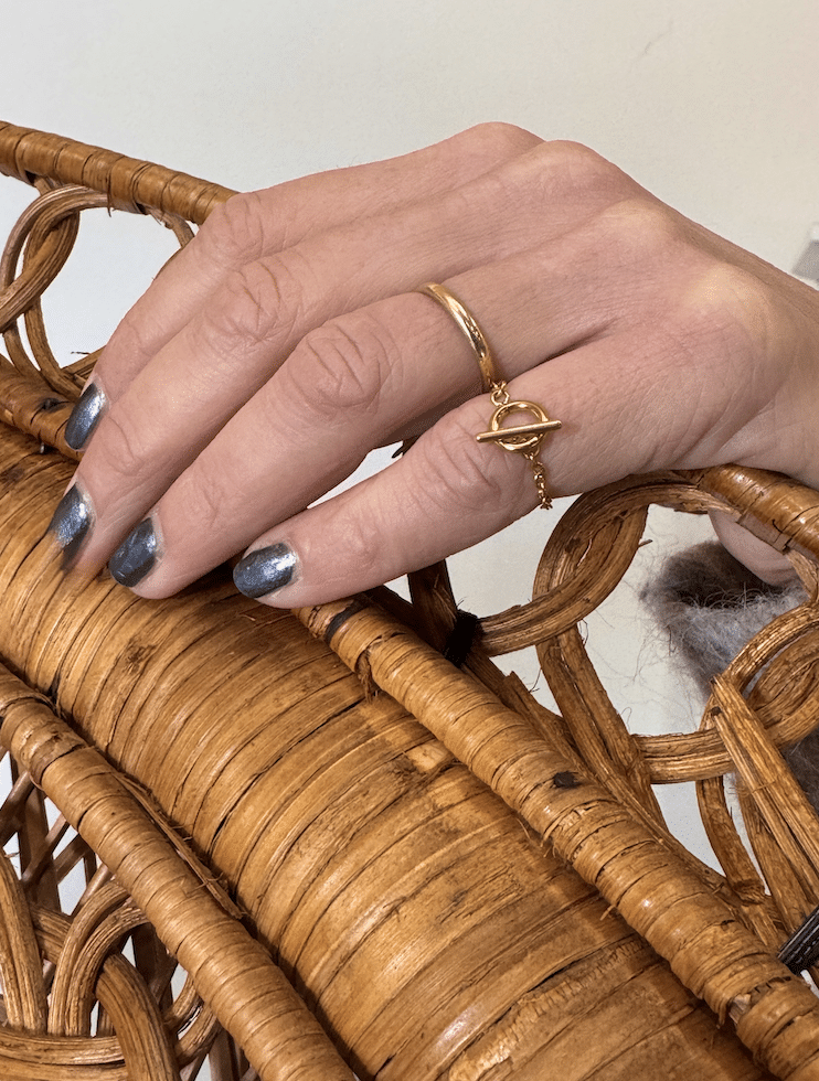 Bague dorée Fermoir T – Image 2