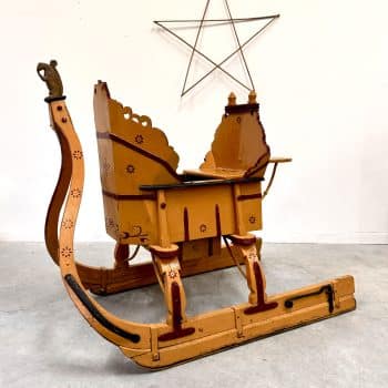 Traîneau ancien en bois – dit “Troïka”