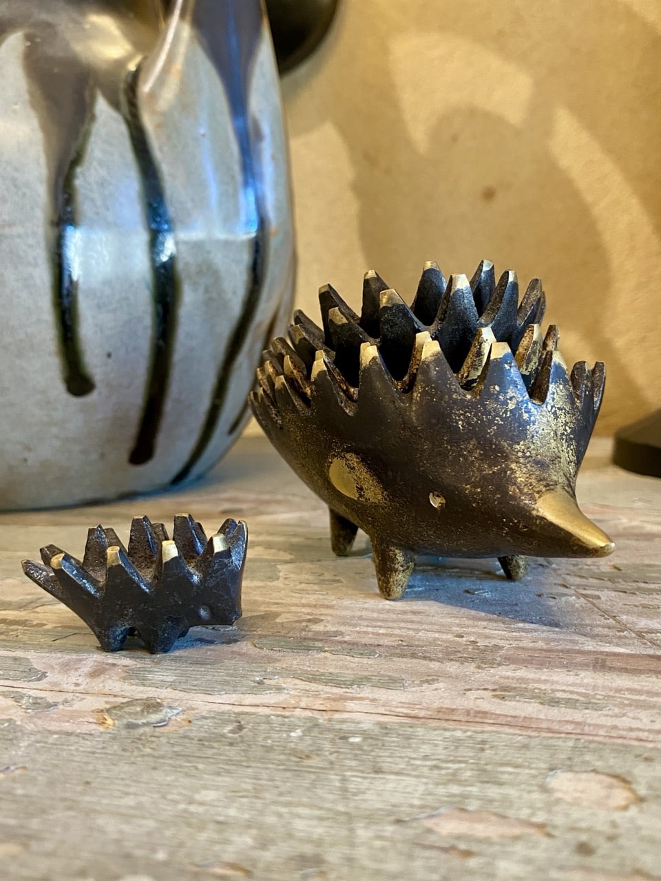 Cendrier / vide-poche hérisson gigogne en laiton, attribué à Walter Bosse, pour Hertha Baller, Autriche années 50