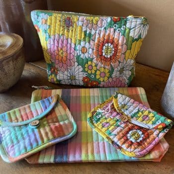Pochette matelassée fleurie