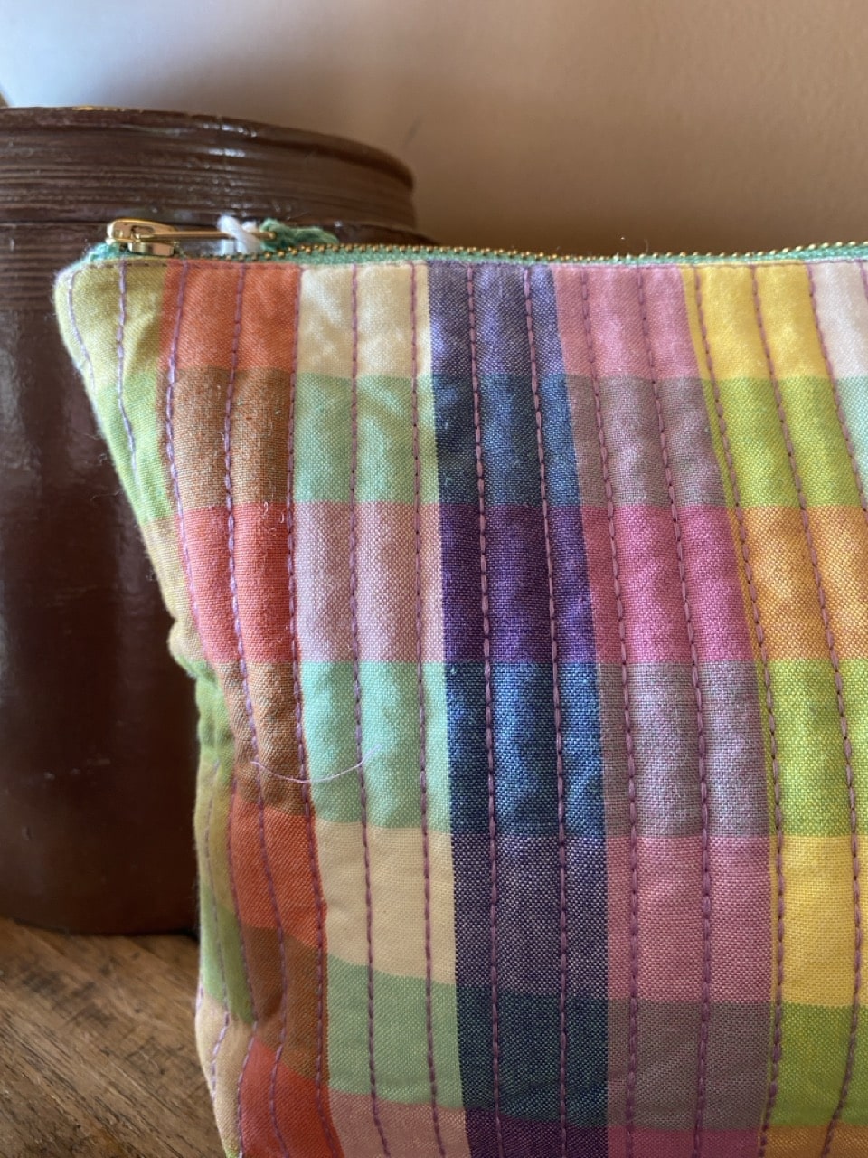 Pochette matelassée à carreaux multicolores – Image 3