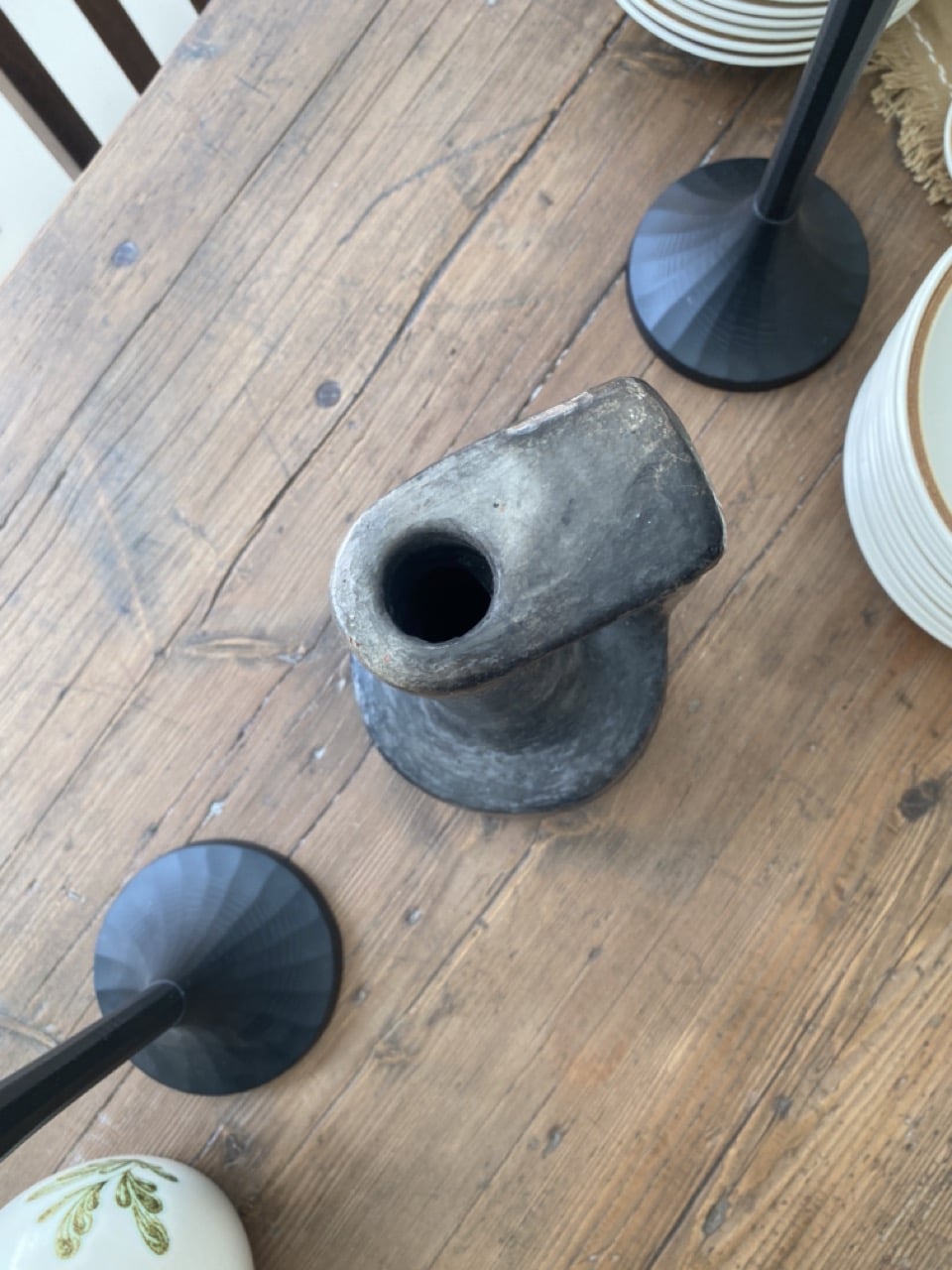 Poterie de Sejnane à anse - Terre cuite noire, Tunisie, artisanat – Image 3