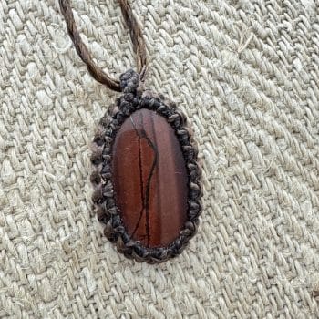 Sautoir talisman – Les Pierres Silencieuses