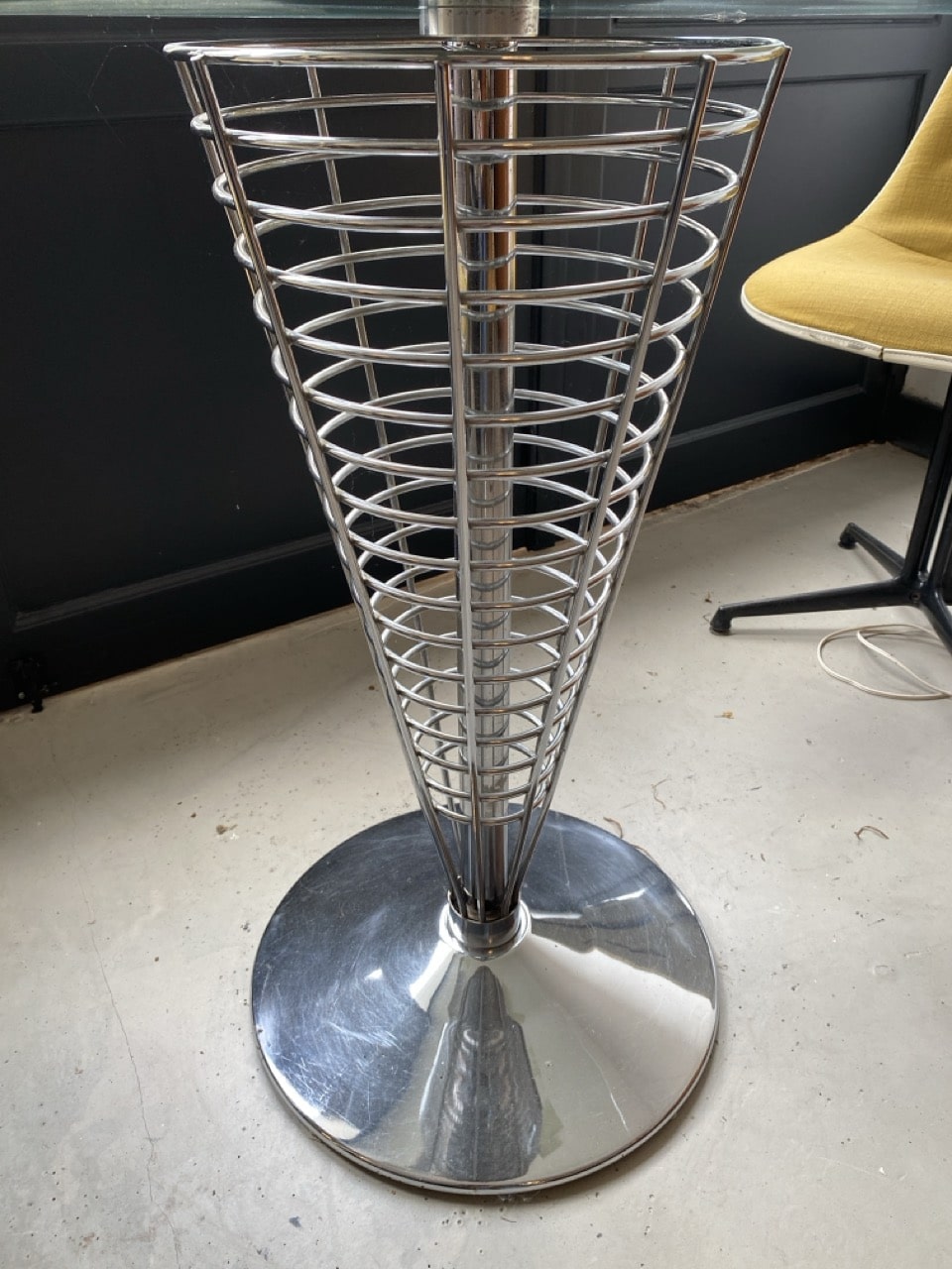 Table sculpturale en métal et verre par Verner Panton pour Fritz Hansen, 1980 – Image 4