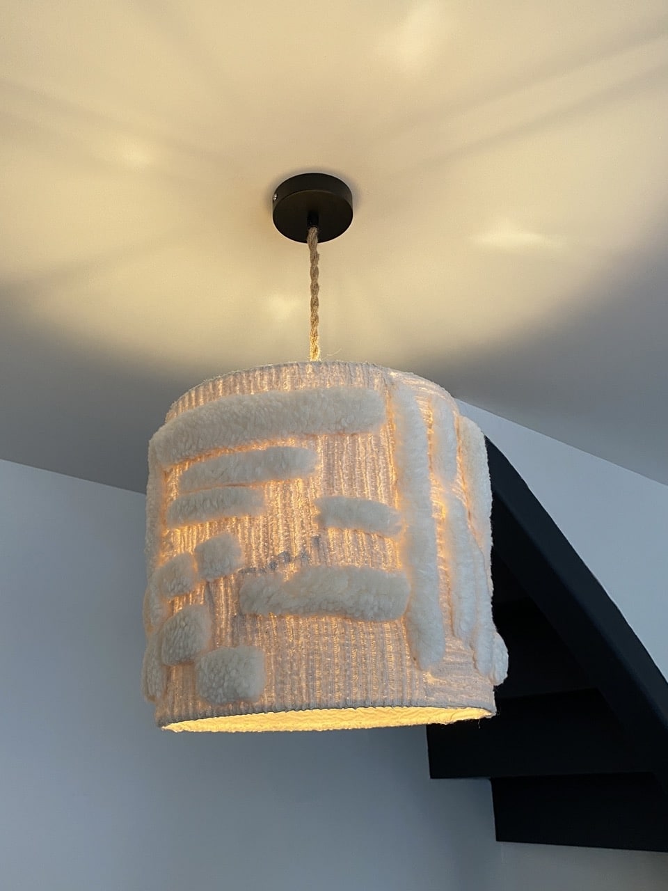 Abat-jour sculptural “Igloo” en laine tuftée – Image 9