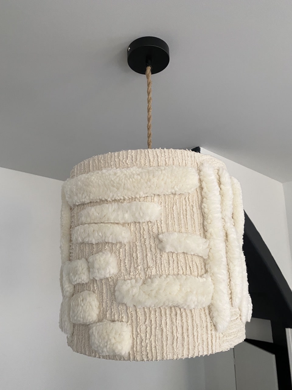 Abat-jour sculptural “Igloo” en laine tuftée – Image 6