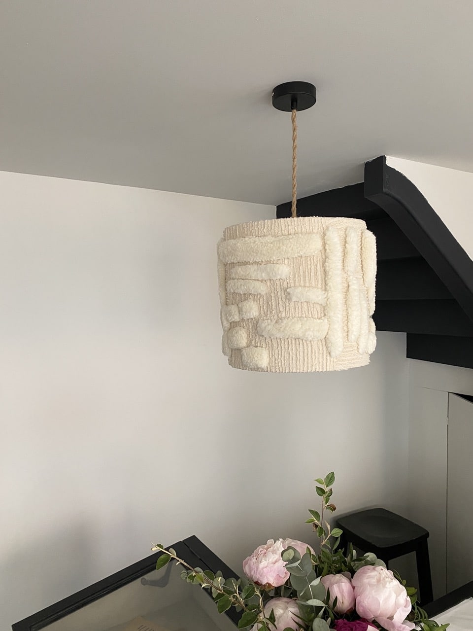 Abat-jour sculptural “Igloo” en laine tuftée