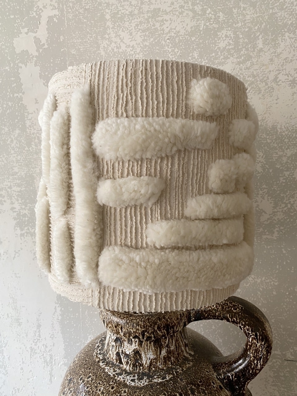 Abat-jour sculptural “Igloo” en laine tuftée – Image 12