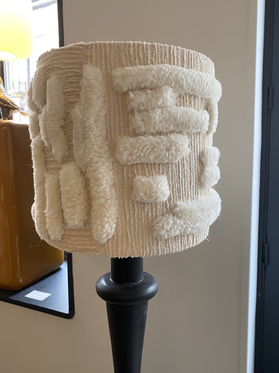 Abat-jour sculptural “Igloo” en laine tuftée – Image 10