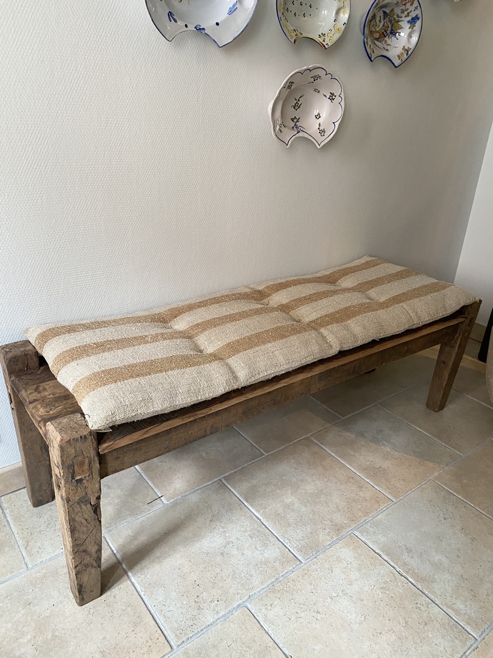 Banc ancien en bois recyclé, Inde – Image 2