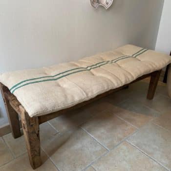 Matelas confectionné en ancien sac de chanvre — lignes vertes — 51 x 137 cm