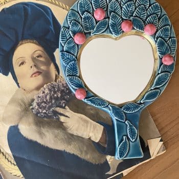 Miroir à main Mithé Espelt — Feuillage turquoise & baies roses