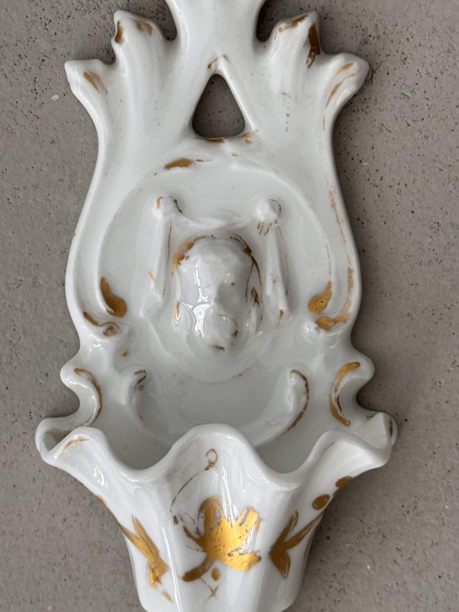 Bénitier ancien en porcelaine – Image 4