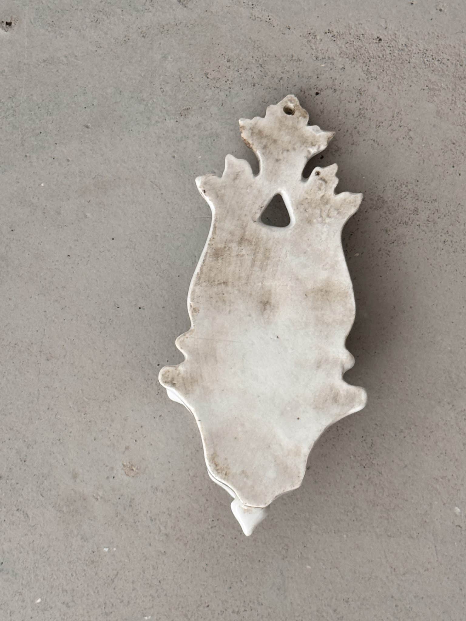 Bénitier ancien en porcelaine – Image 5