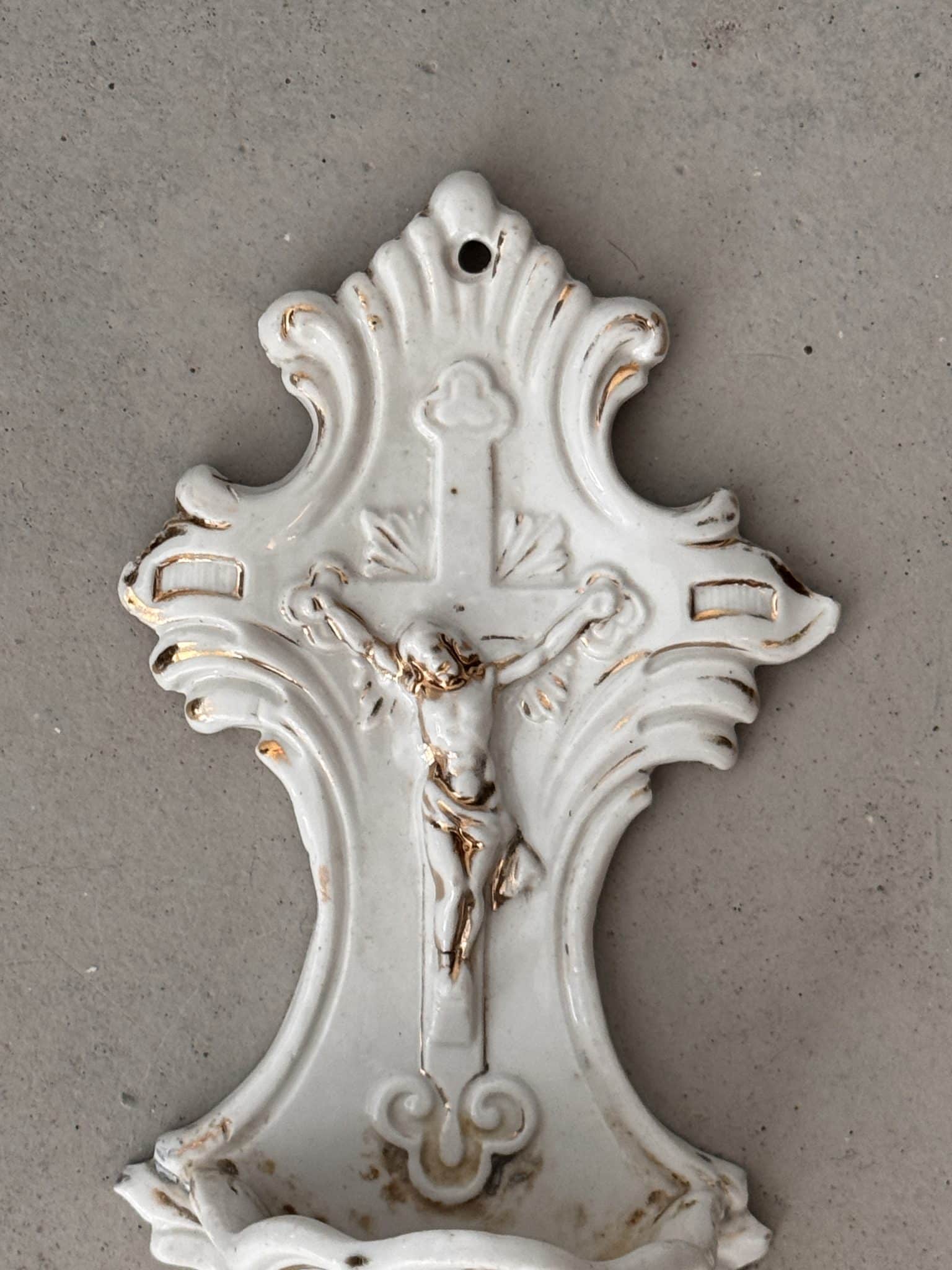 Bénitier ancien en porcelaine – Image 3