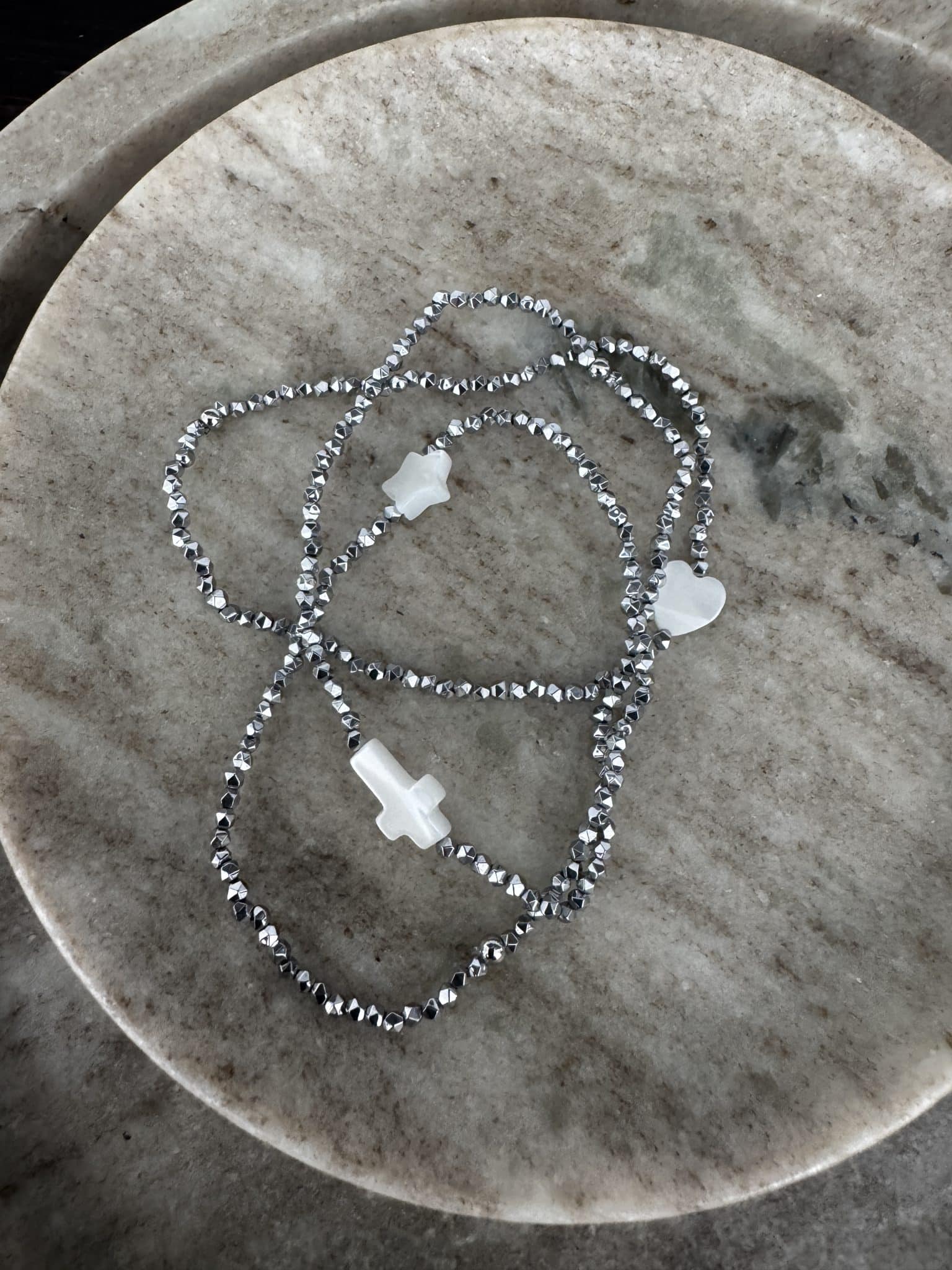 Bracelet Brigitte Hématite argentée & Nacre • Le monde est stone