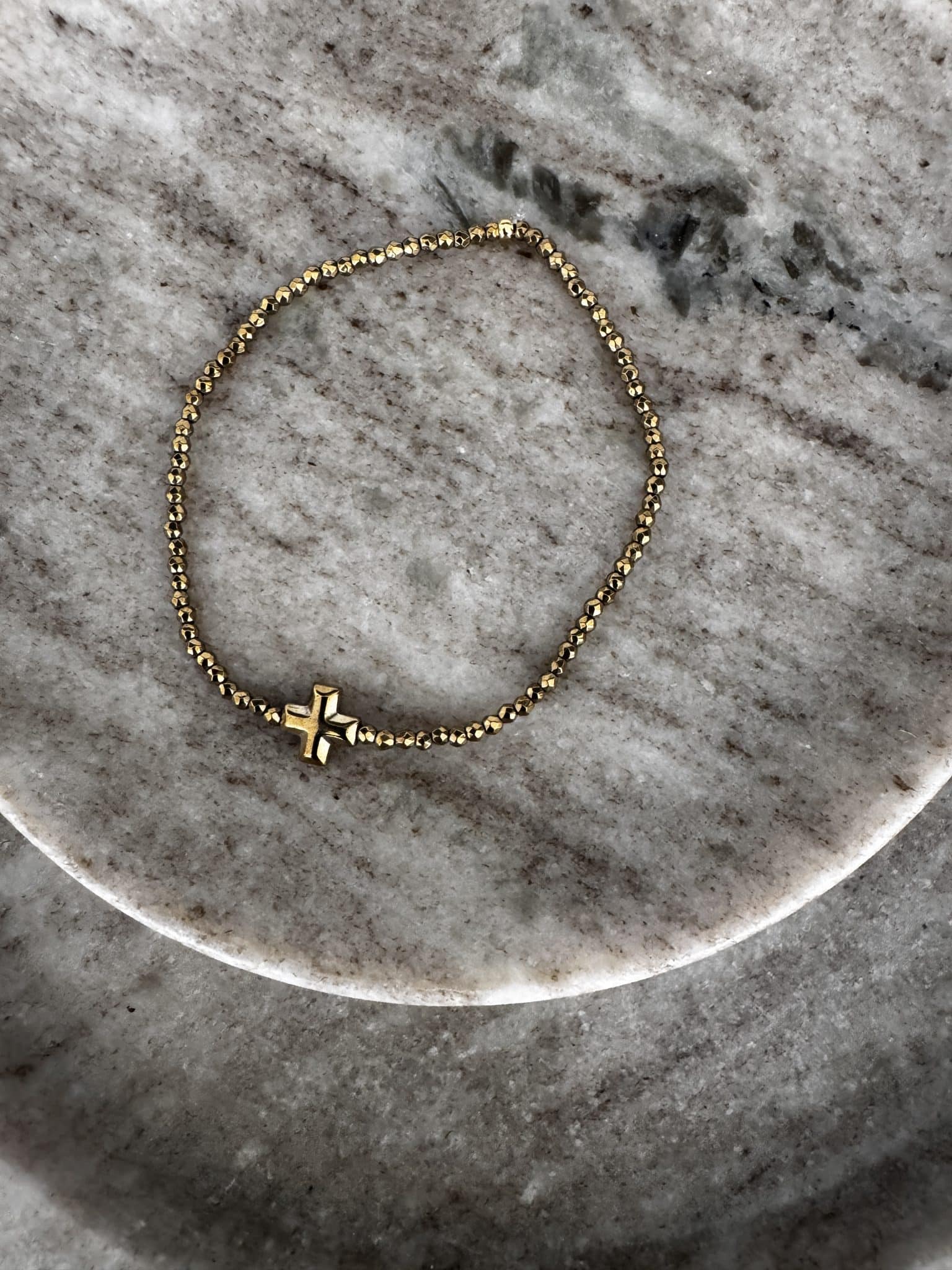Bracelet Brigitte Hématite dorée • Le monde est stone – Image 2