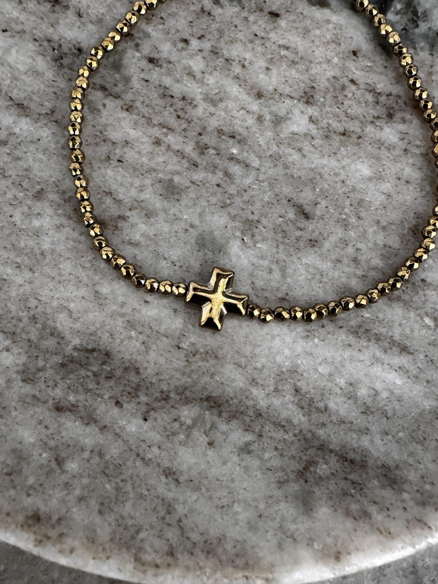 Bracelet Brigitte Hématite dorée • Le monde est stone – Image 4