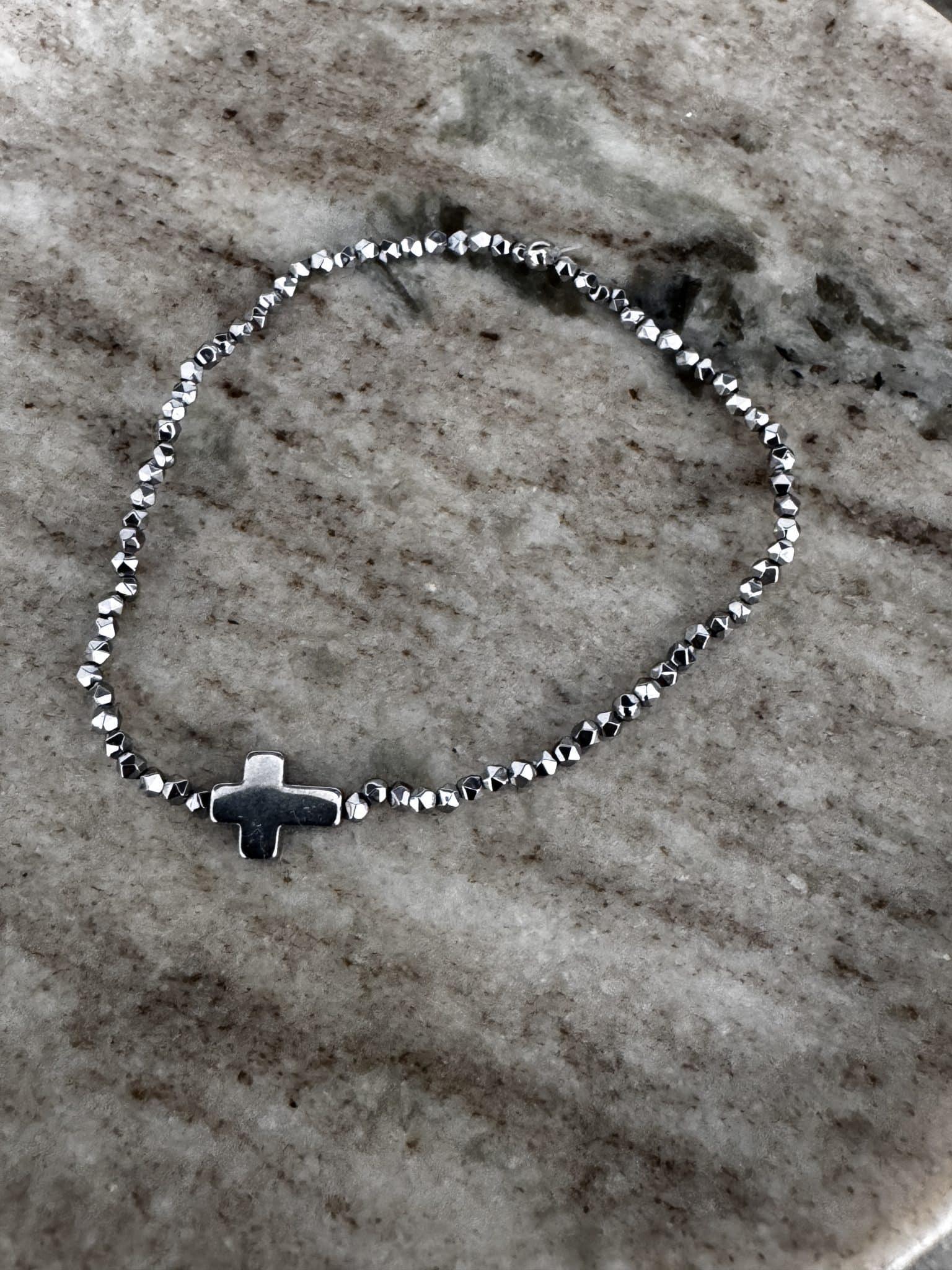 Bracelet Brigitte Hématite argentée • Le monde est stone – Image 10