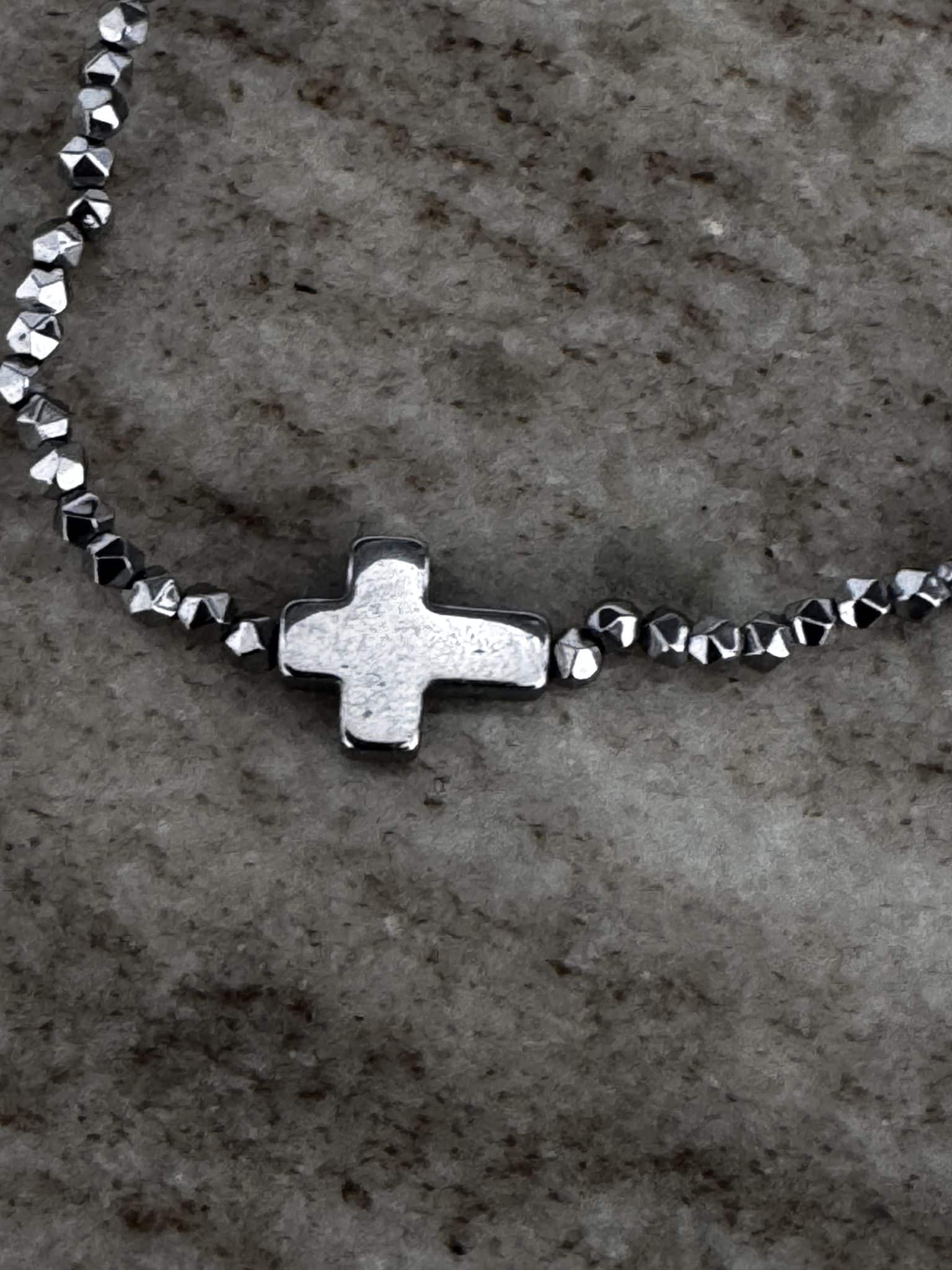 Bracelet Brigitte Hématite argentée • Le monde est stone – Image 5