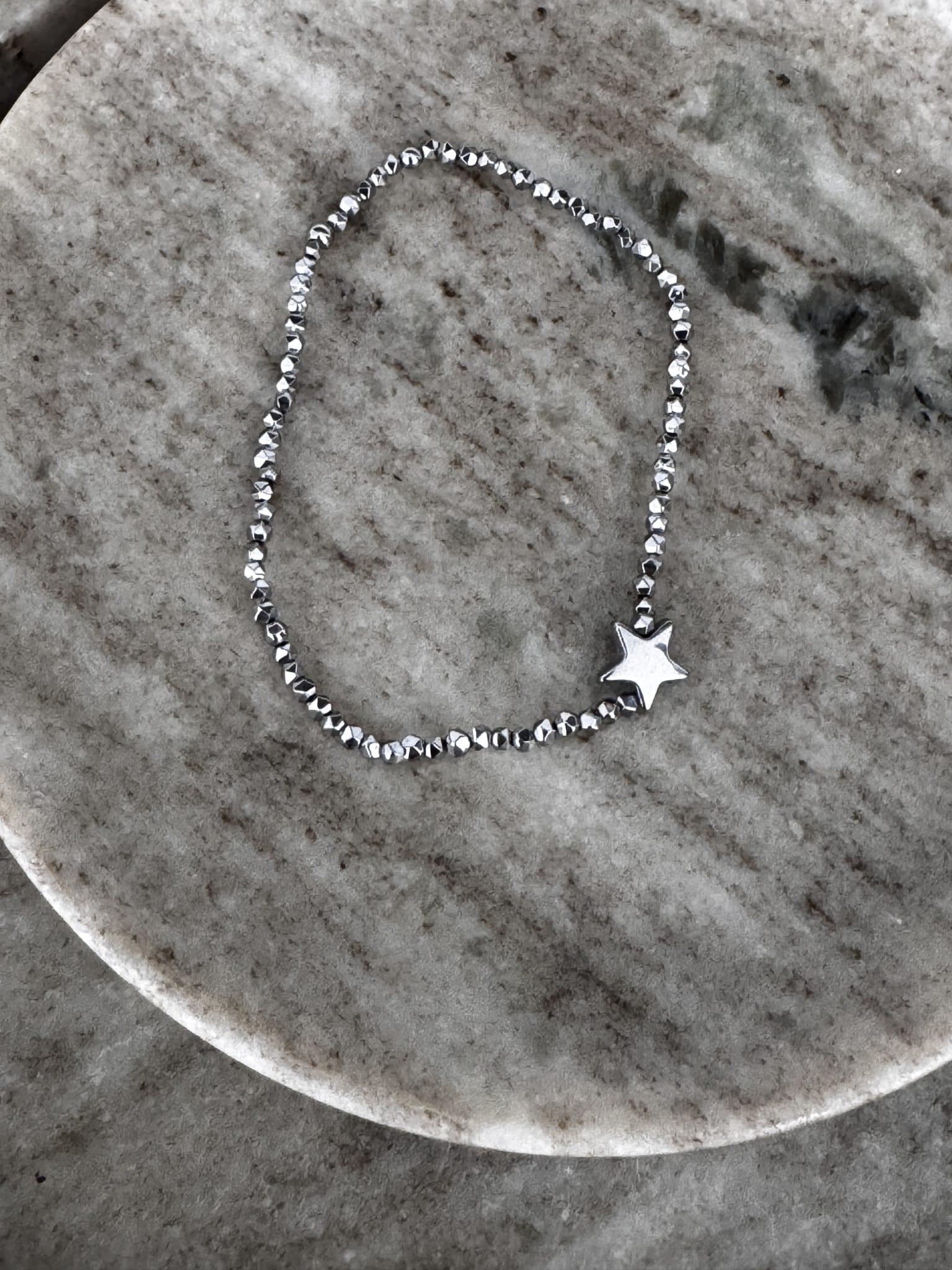 Bracelet Brigitte Hématite argentée • Le monde est stone – Image 7
