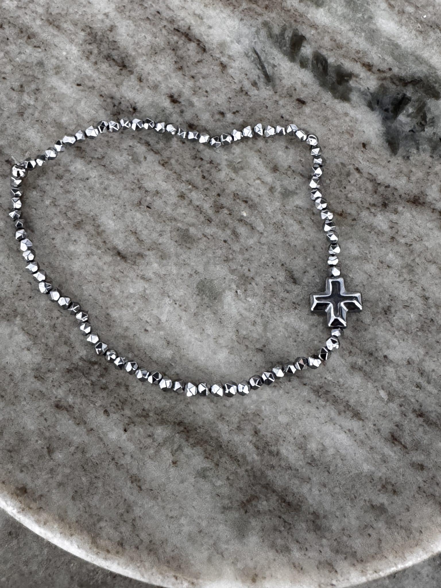 Bracelet Brigitte Hématite argentée • Le monde est stone – Image 9