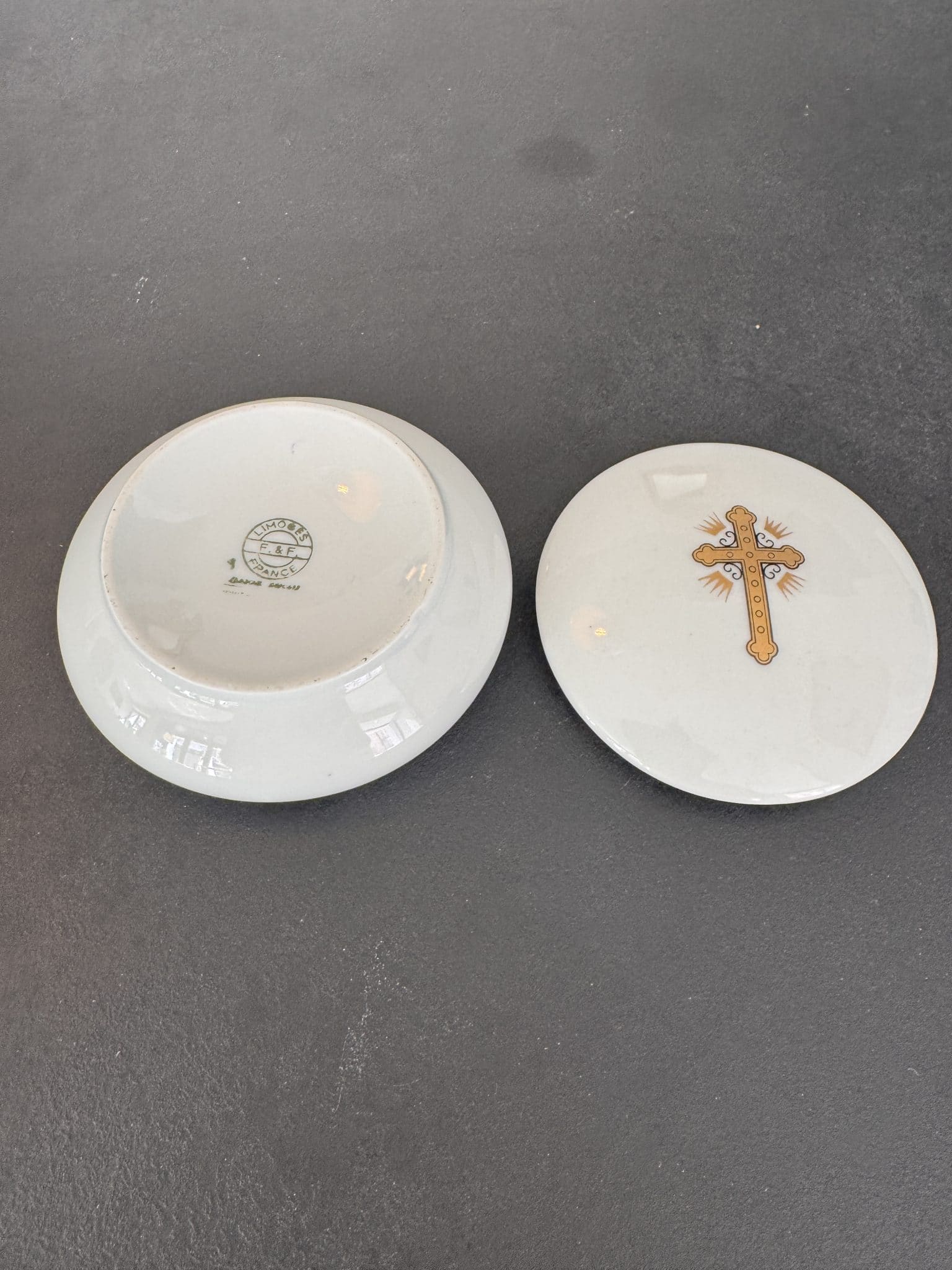 Boîte de dévotion ancienne en porcelaine – Image 4