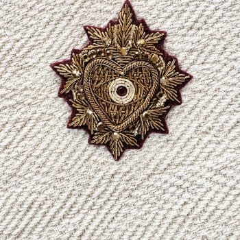 Broche brodée “Cœur et oeil “