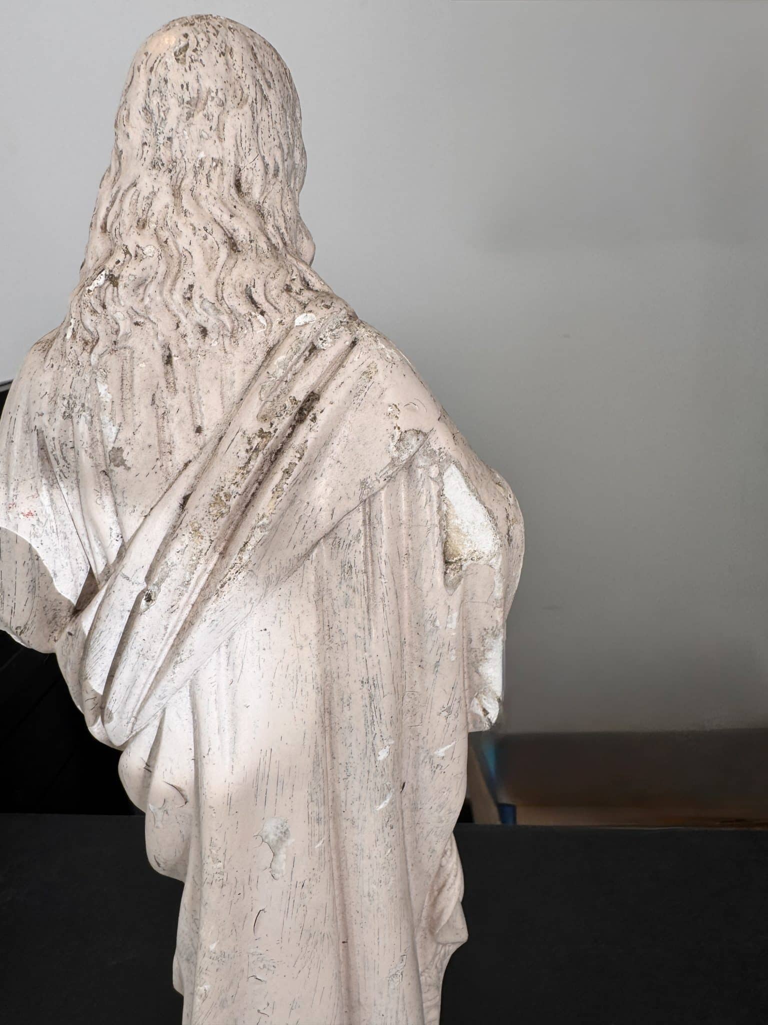 Statue ancienne du Sacré-Cœur de Jésus en plâtre – Image 7