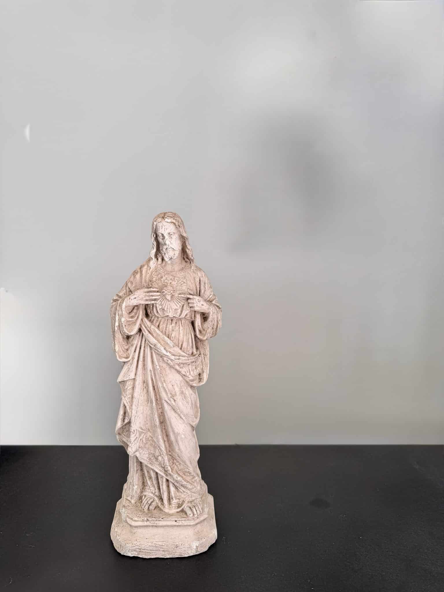 Statue ancienne du Sacré-Cœur de Jésus en plâtre – Image 3
