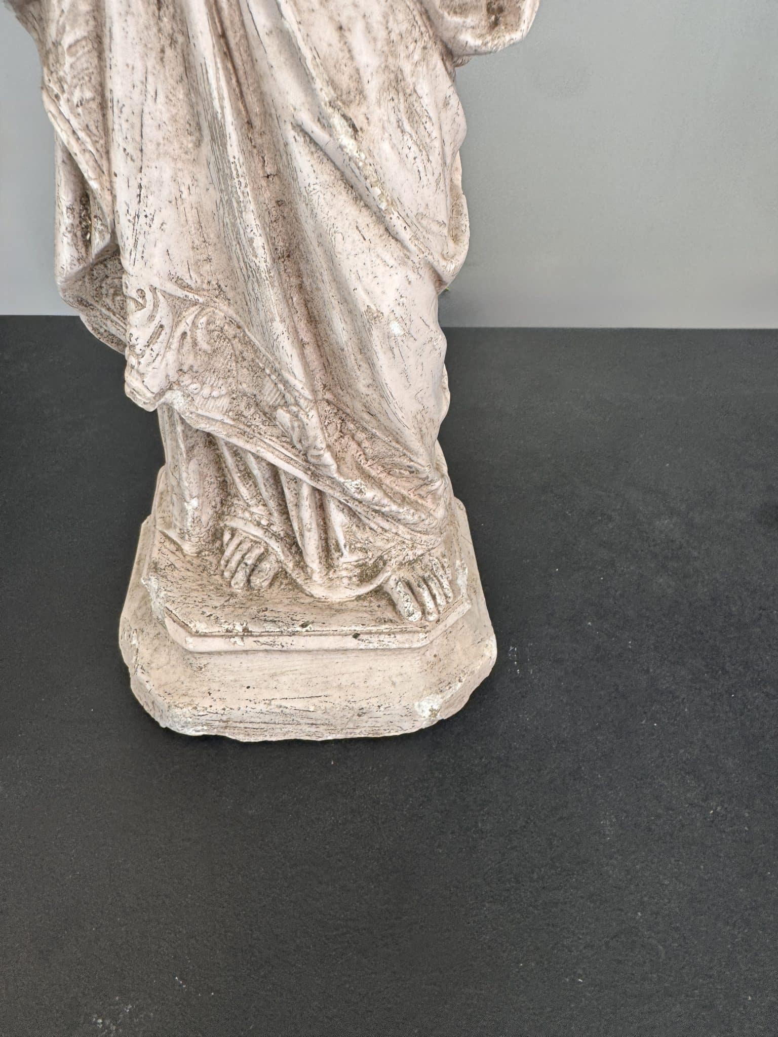 Statue ancienne du Sacré-Cœur de Jésus en plâtre – Image 6