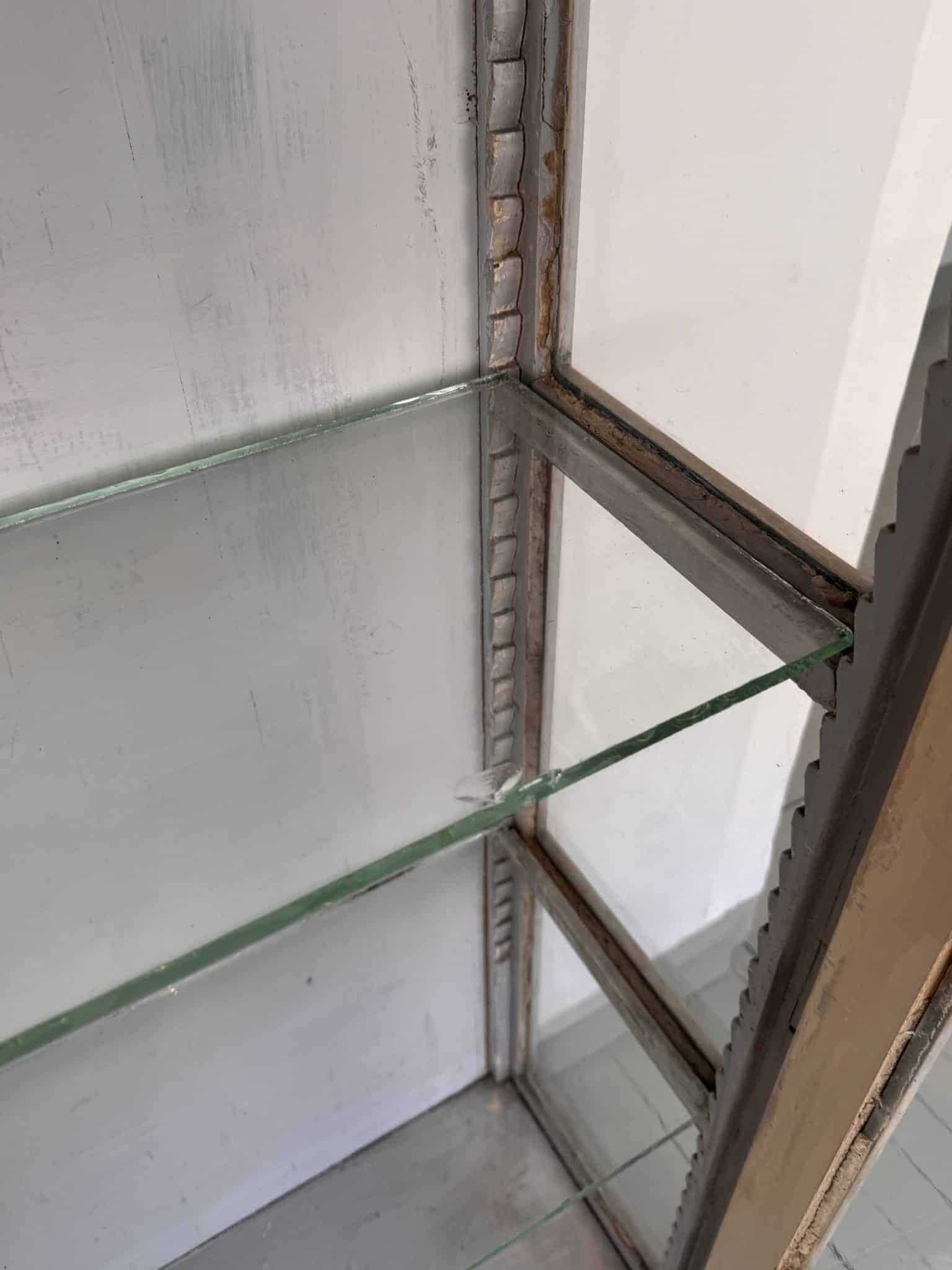 Vitrine ancienne en bois et verre – Image 6