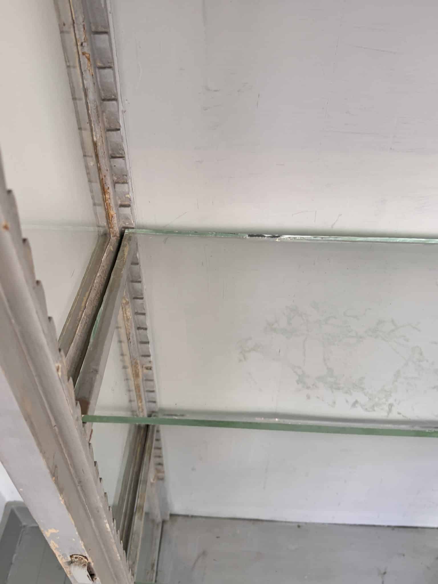 Vitrine ancienne en bois et verre – Image 7