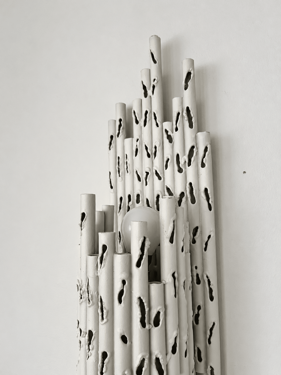 Paire d'appliques Murales Brutalistes attribuées à Marcello Fantoni - Italie, années 1960 – Image 4