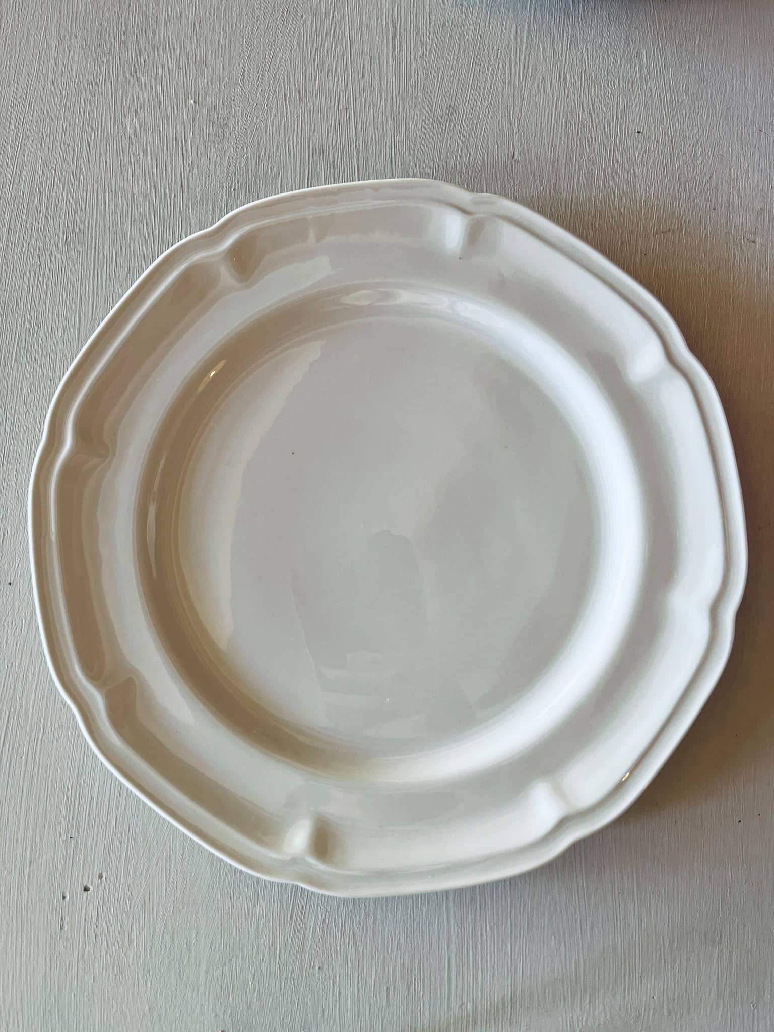 Assiette plate blanche à l’ancienne (2 tailles) – Image 4