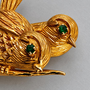 Broche ancienne «Deux oiseaux sur une branche» en or jaune