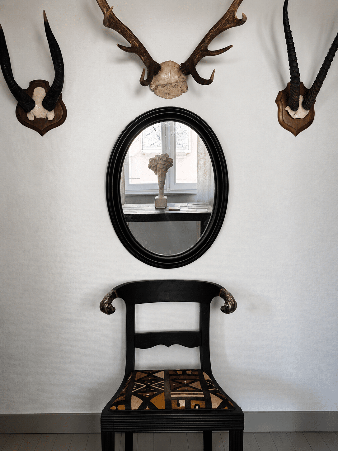 Miroir ovale ancien en bois patiné noir - 53 × 70 cm – Image 6