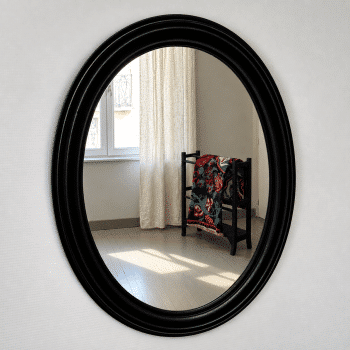 Miroir ovale ancien en bois patiné noir – 53 × 70 cm