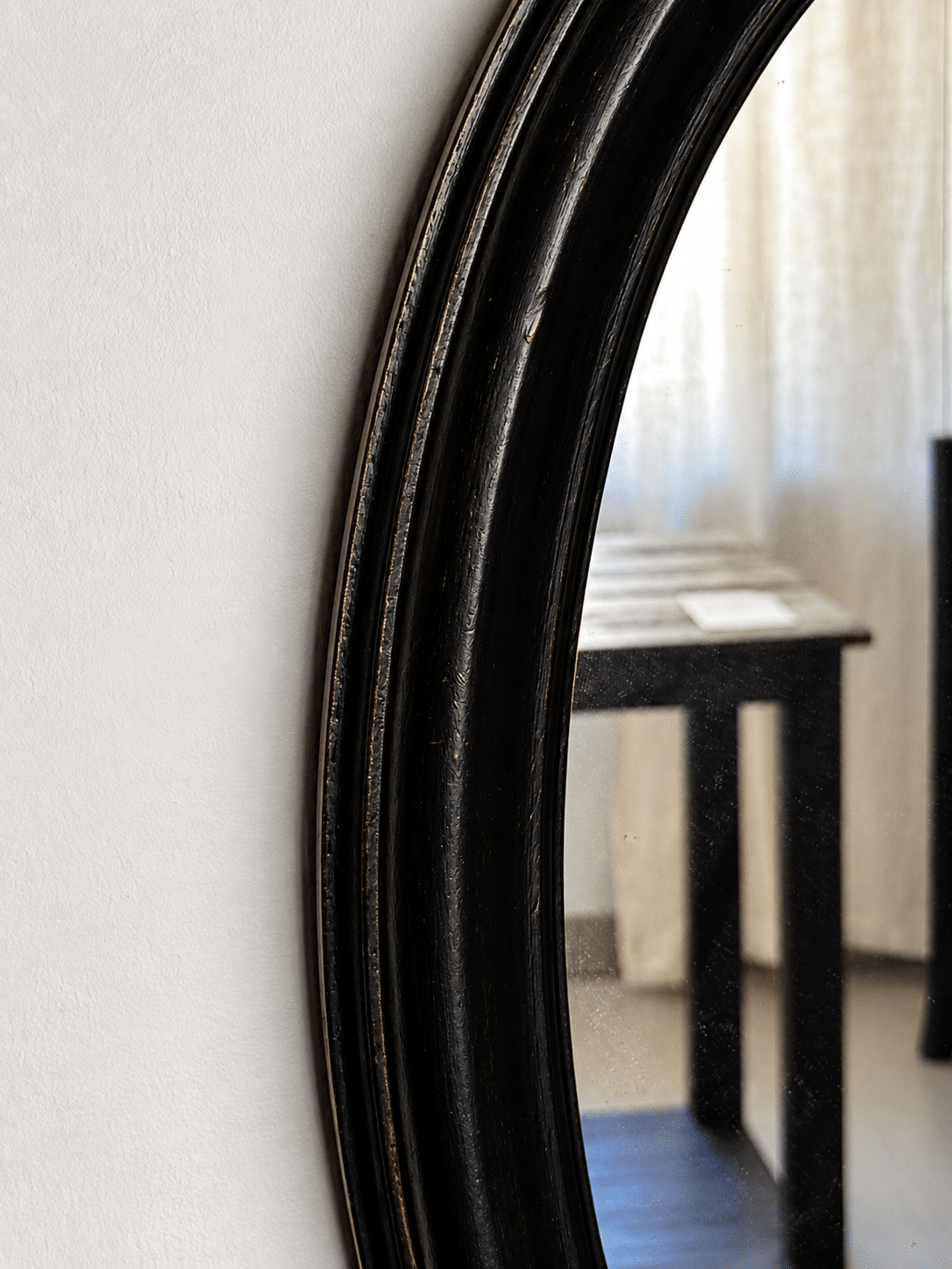 Miroir ovale ancien en bois patiné noir - 53 × 70 cm – Image 5