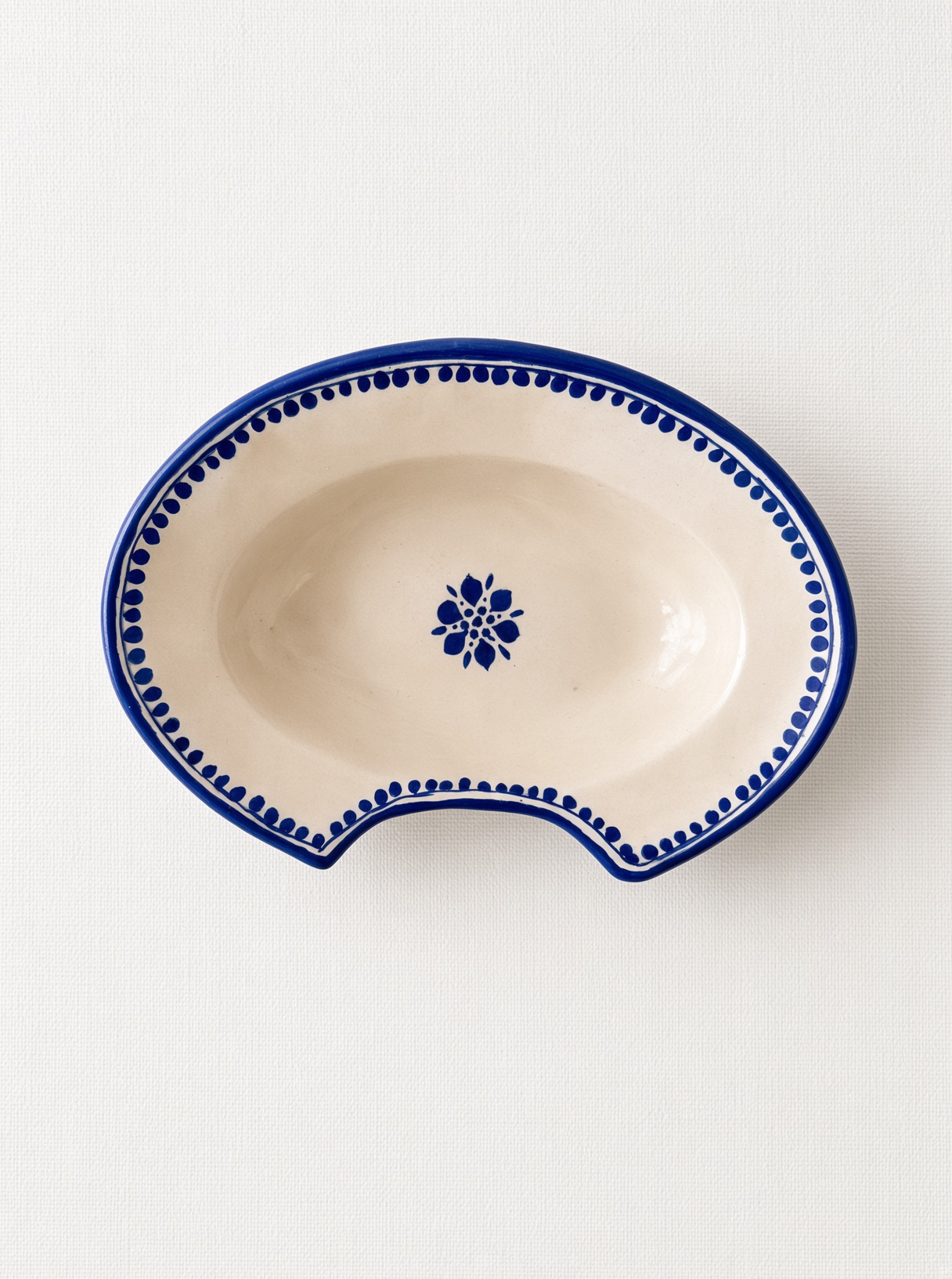 Plat à barbe ancien, décor bleu cobalt