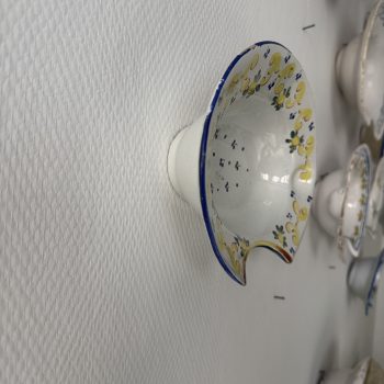 Plat à barbe ancien en faïence polychrome, Nevers ou Nivernais – fin XVIIIe / début XIXe