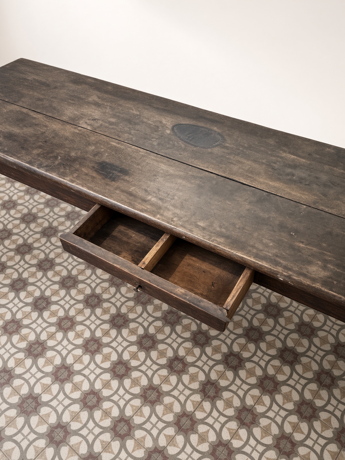 Table de ferme étroite ancienne en bois – Image 2