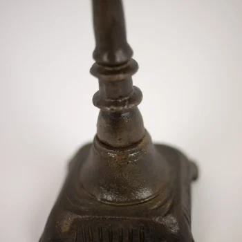 Bougeoir haut en métal patiné – H35,5cm