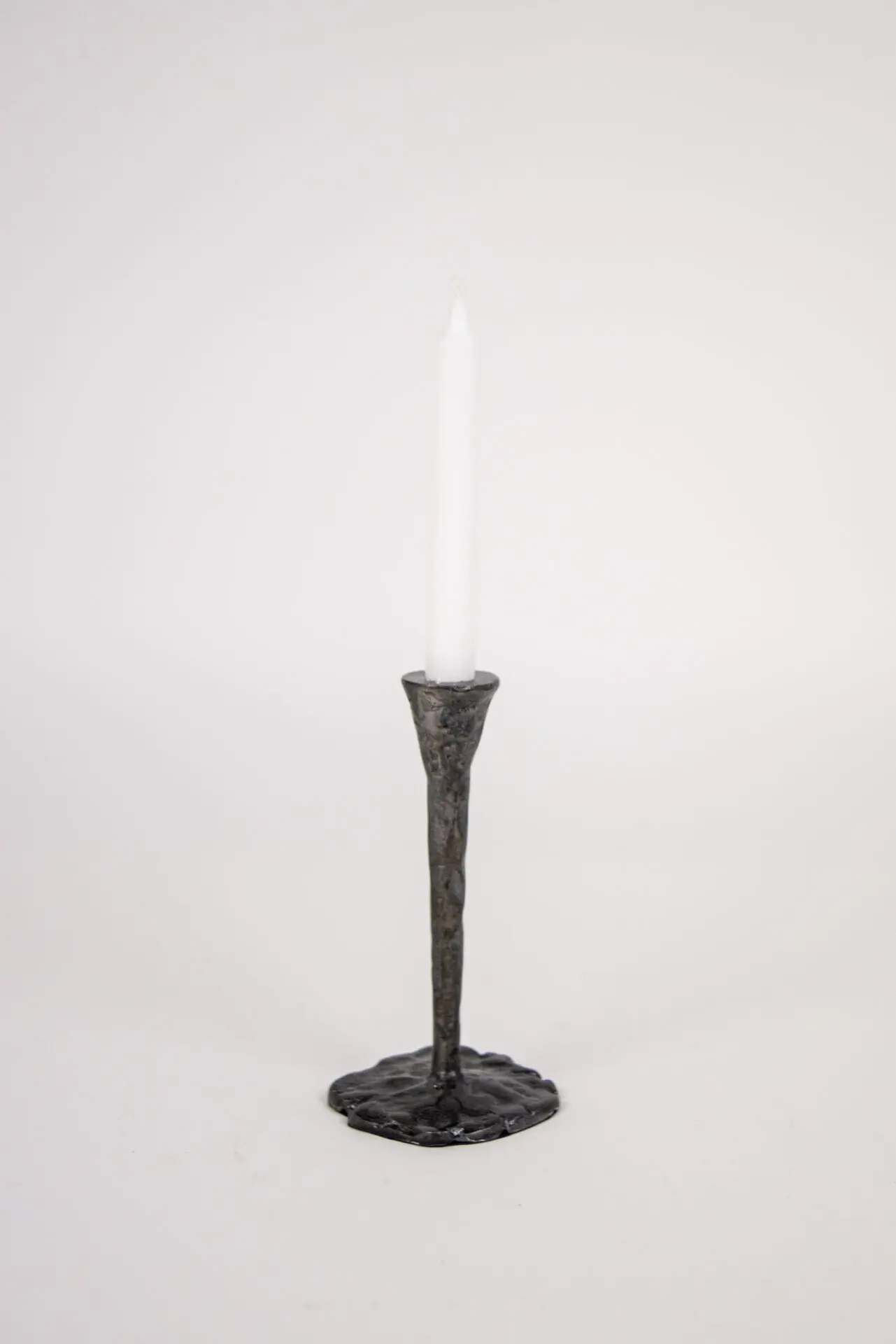 Bougeoir martelé en aluminium